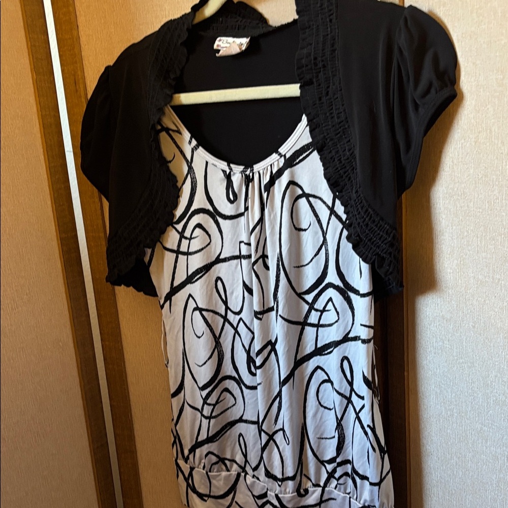 FINAL MARKDOWN Soulmates Black and White Blouse with Shrug medium